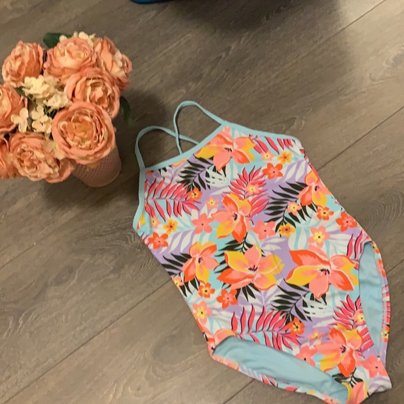 2 Girls bathing suits - Picture 2 of 5